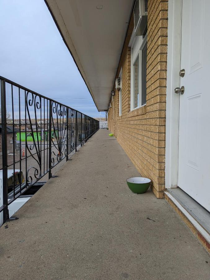Riverside Motel Medicine Hat Exterior foto